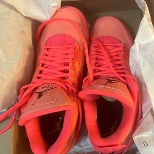 WOMENS AIR JORDAN 4 RETRO HOT PUNCH/BLCK-VOLT size 8.5
